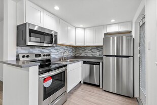 2191 NE 1st Ct in Boynton Beach, FL - Building Photo