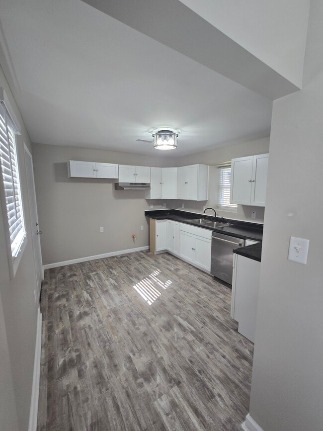 32 E 36th Pl