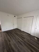 Olas Azules in North Miami Beach, FL - Foto de edificio - Building Photo