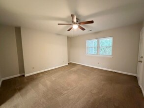 2728 Kirkwood Dr in Burlington, NC - Foto de edificio - Building Photo