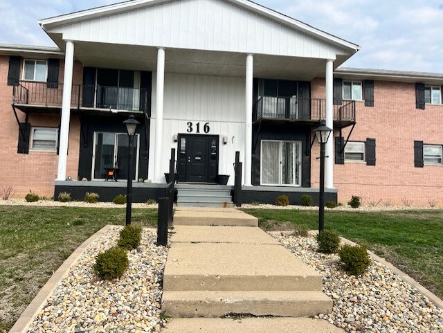 316 S Ridgewood Dr in Chillicothe, IL - Building Photo