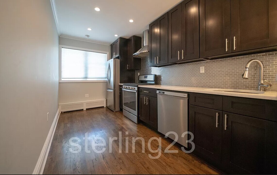 2561 46th St in Astoria, NY - Building Photo