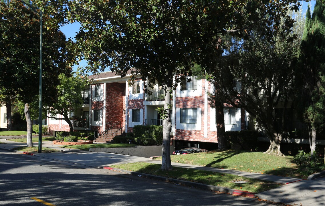 Condominiums in Glendale, CA - Building Photo