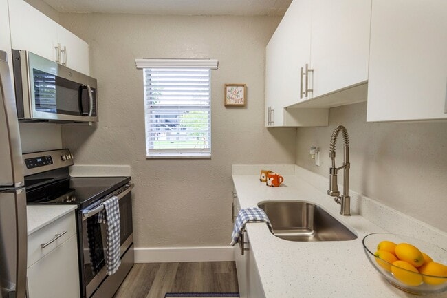 Vue on 67th in Davie, FL - Building Photo - Building Photo