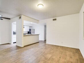 2303 East Side Dr in Austin, TX - Building Photo - Building Photo
