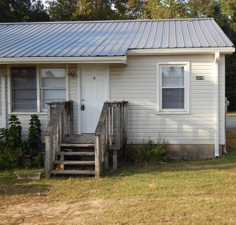 1019 McKee Rd in Toney, AL - Building Photo