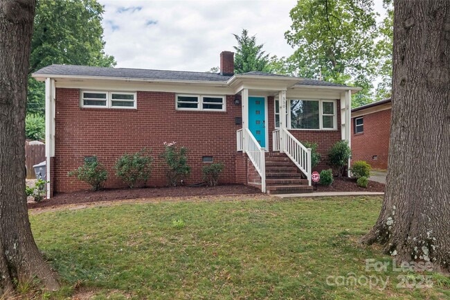 550 W Kingston Ave in Charlotte, NC - Building Photo - Building Photo