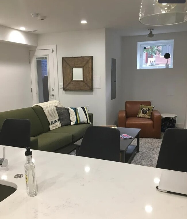 1741 1st St NW, Unit Unit 1 in Washington, DC - Foto de edificio - Building Photo