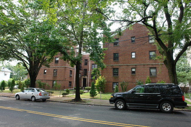 742 Jersey Ave in Elizabeth, NJ - Foto de edificio - Building Photo