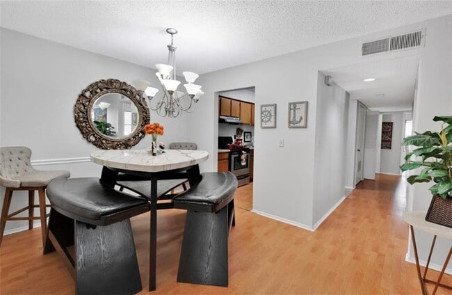 2411 Huntingdon Chase in Sandy Springs, GA - Building Photo - Building Photo