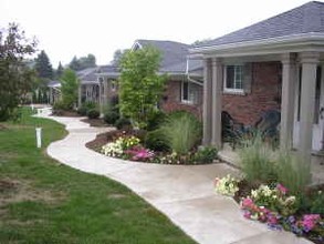 Plymouth Gardens Apartments in Plymouth, MI - Foto de edificio - Building Photo