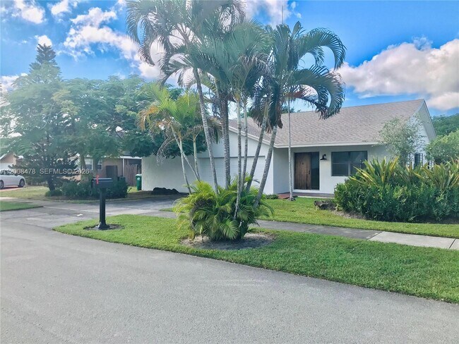 9400 SW 103rd Ave in Miami, FL - Building Photo - Building Photo