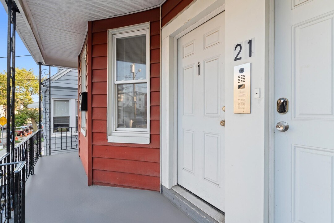 21 Dwight St in Jersey City, NJ - Building Photo