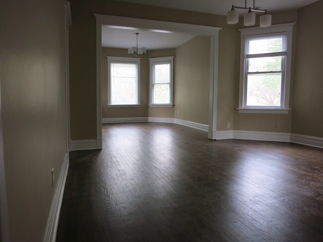 3457 N Springfield Ave-Unit -2 in Chicago, IL - Foto de edificio - Building Photo