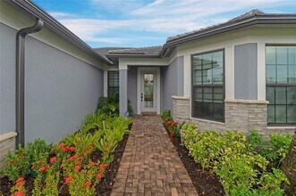 4566 Silverwood Ln N in Oakland Park, FL - Building Photo - Building Photo