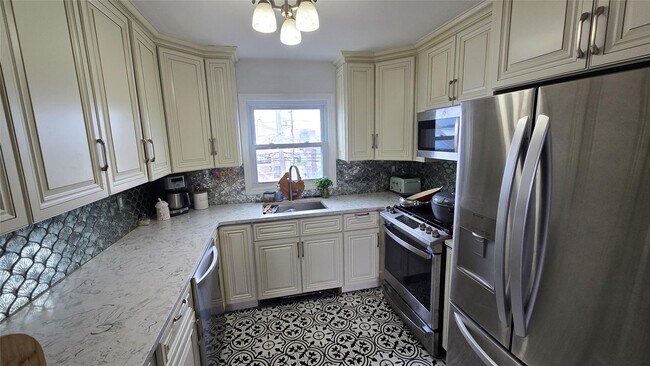 504 Long Beach Rd in Island Park, NY - Building Photo - Building Photo