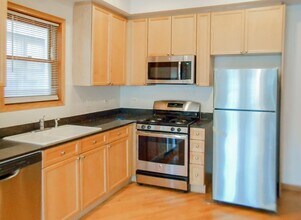 1324 W Diversey Pky, Unit 2 in Chicago, IL - Building Photo - Building Photo