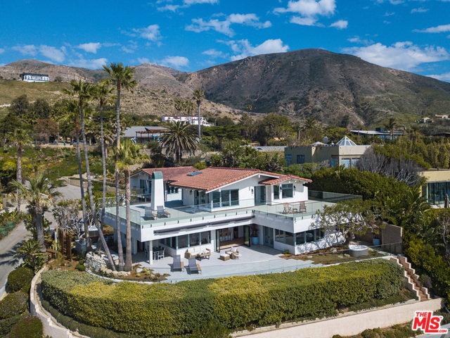 32054 Pacific Coast Hwy in Malibu, CA - Building Photo