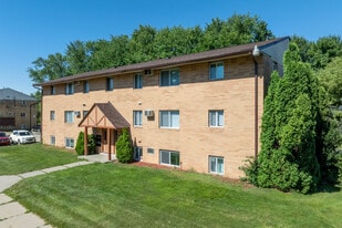 Hubbard Oaks Apartments in Mount Clemens, MI - Building Photo