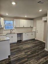 305 Deepwood St in Dallas, TX - Building Photo - Building Photo