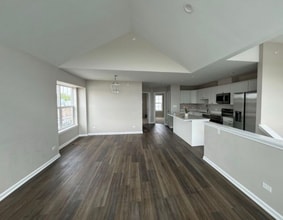 7208 Farmstead Ln in Hanover Park, IL - Building Photo - Building Photo