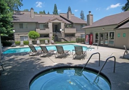 Oak Creek Village in Citrus Heights, CA - Building Photo