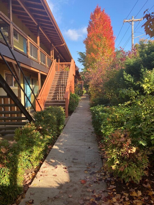 1333 W 18th Ave in Eugene, OR - Building Photo