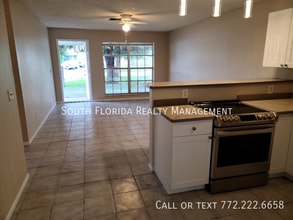 395 SE Norfolk Blvd in Stuart, FL - Building Photo - Building Photo