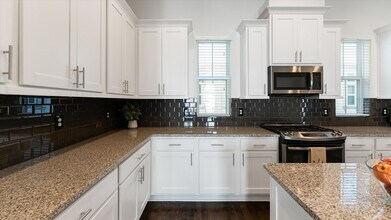 2730 Freund St in Houston, TX - Building Photo - Building Photo