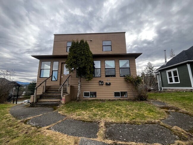 1020 High St, Unit D in Bellingham, WA - Building Photo - Building Photo