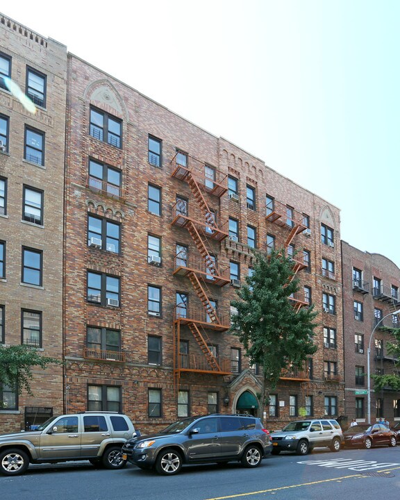 121 Seaman Ave in New York, NY - Building Photo