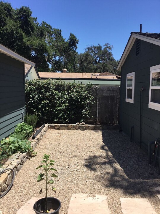 256 N Alvarado St, Unit Studio in Ojai, CA - Building Photo
