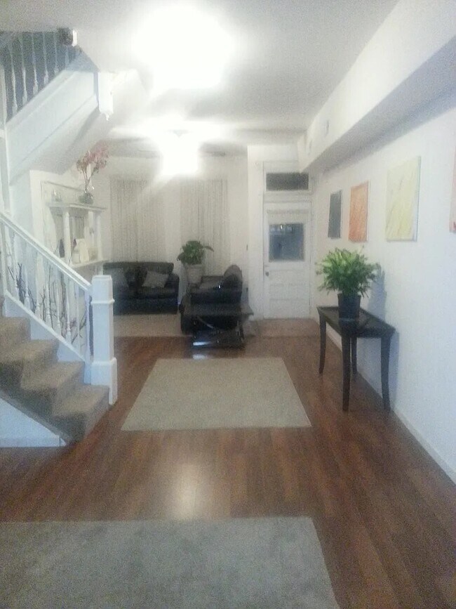 1927 W Mulberry St photo'