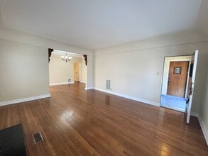152 N Arnaz Dr, Unit B in Beverly Hills, CA - Building Photo - Building Photo