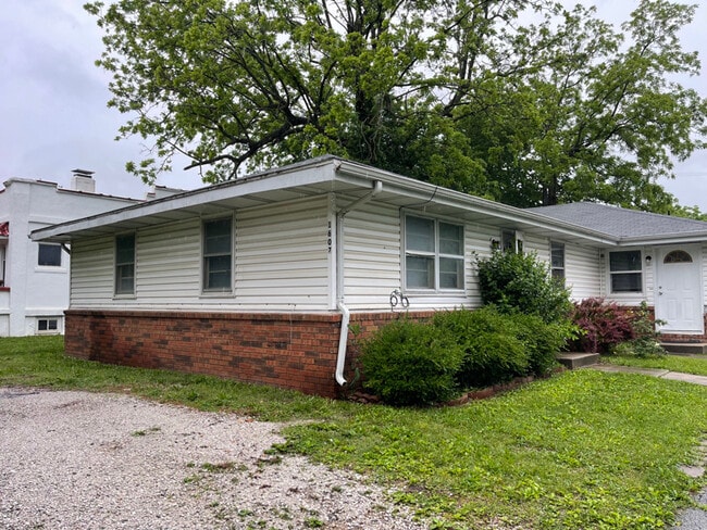 property at 1607 E Commercial St