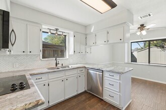 3721 Avenue R in Rosenberg, TX - Foto de edificio - Building Photo