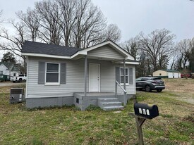 105 Cherry St in Belmont, NC - Building Photo
