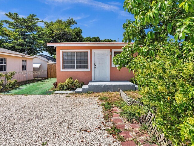 2128 Cleveland St in Hollywood, FL - Building Photo - Building Photo