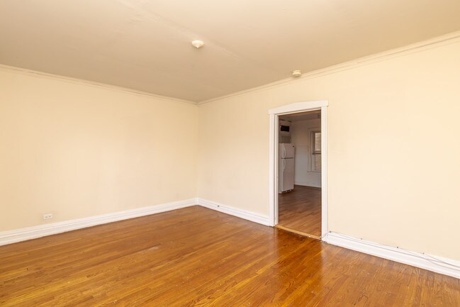 4206 N Kimball Ave-Unit -4206-1E in Chicago, IL - Building Photo - Building Photo