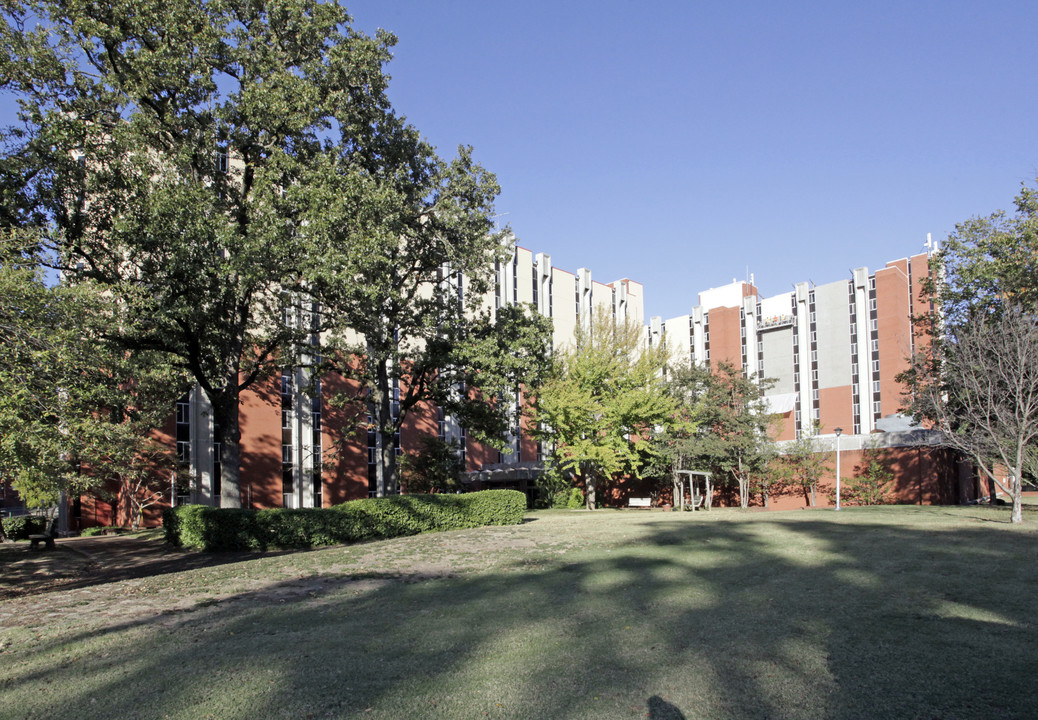 Serenity at Highland in Memphis, TN - Foto de edificio