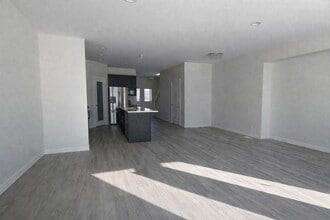 62 Ken Wong Bay in Winnipeg, MB - Building Photo - Building Photo