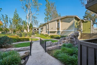 River Oaks in Riverside, CA - Building Photo - Building Photo