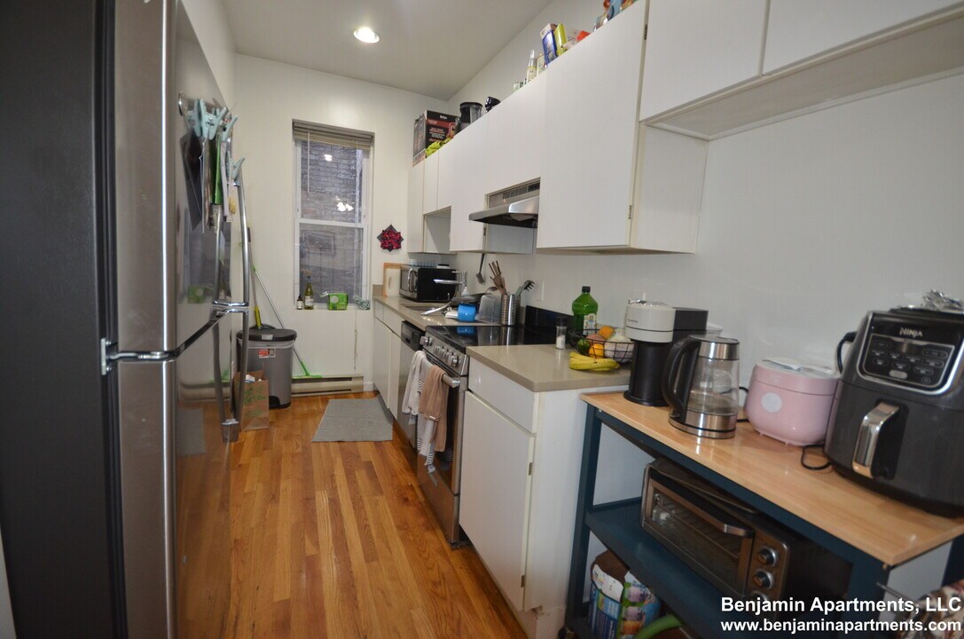5 Cleveland Pl, Unit 8 in Boston, MA - Foto de edificio