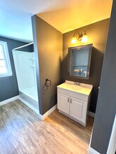 83 Fickett Rd in Pownal, ME - Foto de edificio - Building Photo