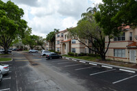 Coral Key Condominiums in Margate, FL - Foto de edificio - Building Photo