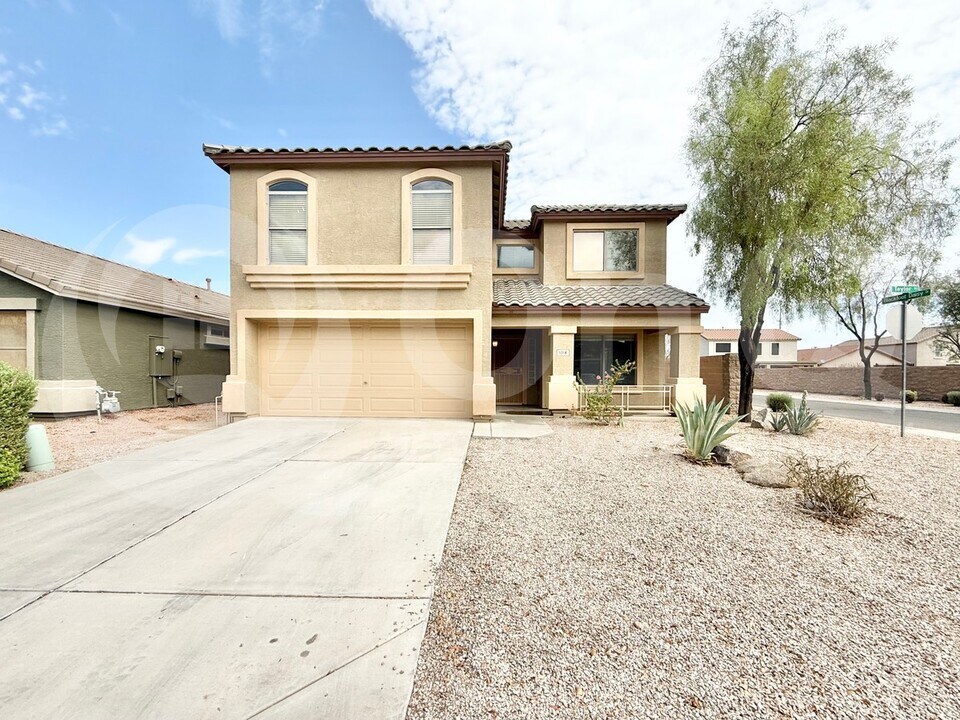 1016 E Taylor Trail in Queen Creek, AZ - Foto de edificio