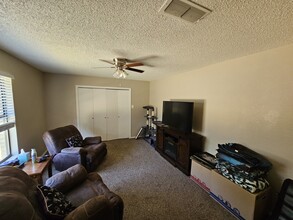 6104 Elmwood Ave in Lubbock, TX - Foto de edificio - Building Photo