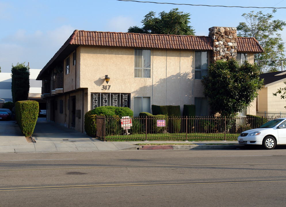 317 W Regent St in Inglewood, CA - Building Photo