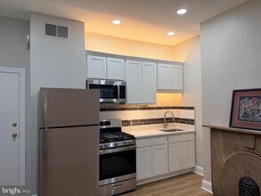 2439 Maryland Ave in Baltimore, MD - Building Photo - Building Photo