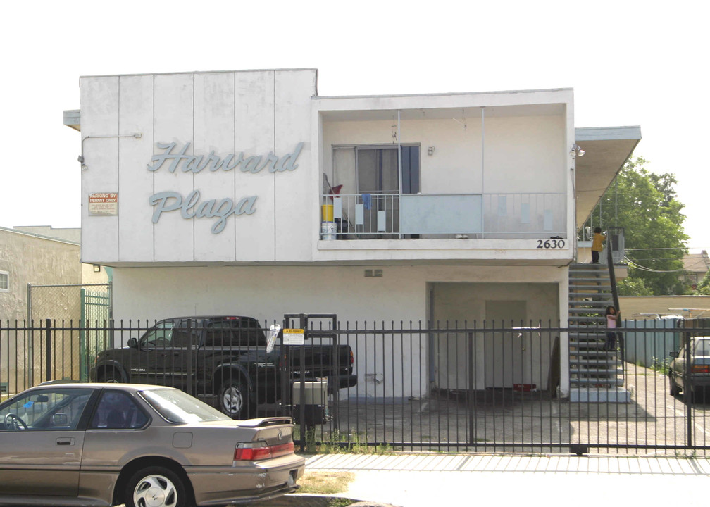 Harvard Plaza Apartments in Los Angeles, CA - Building Photo